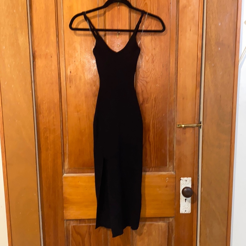 TIMELESS BLACK SWEATER DREES WORN ONCE